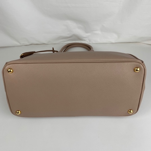 COPY - Prada Saffiano Lux Galleria Double Zip Tote -size Large - Picture 6 of 16